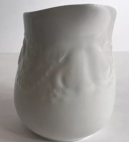 Fruit de Blanc Tabletops Unlimited 8 oz Creamer Embossed Fruit (1995)