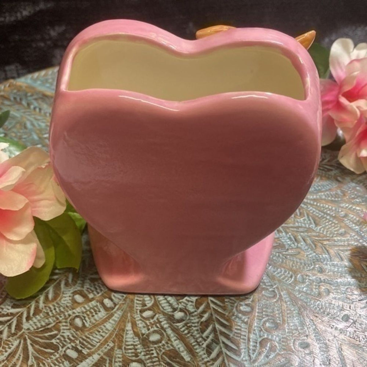 Hand Painted Flower Floral Vase 3D Bunny Holding Red Heart # 6322