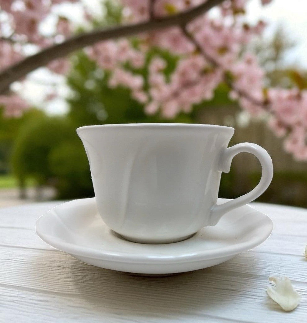 Pfaltzgraff Stratus Cups & Saucers Set of 4 White Ceramic Swirl Embossed USA