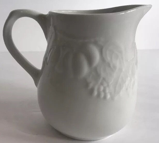 Fruit de Blanc Tabletops Unlimited 8 oz Creamer Embossed Fruit (1995)