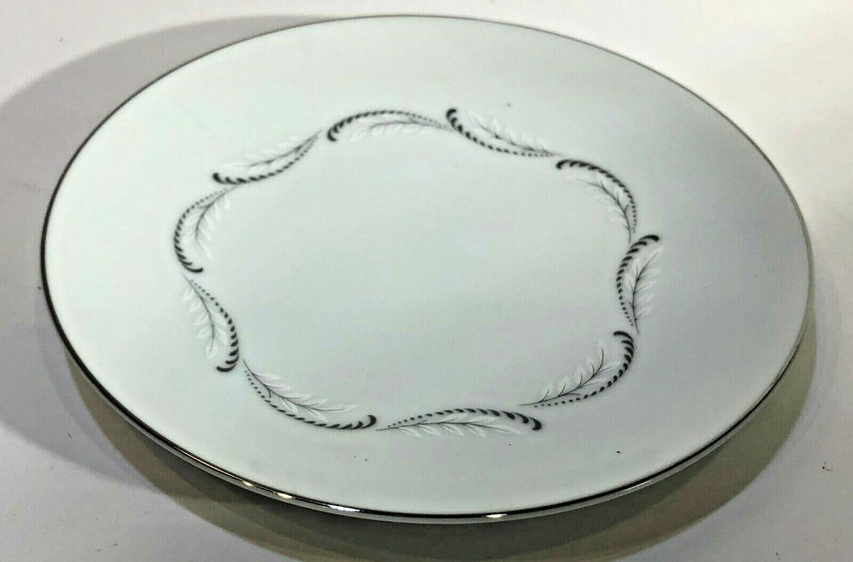 Mikasa ODETTE Fine China Dinnerware Collection Japan 5718