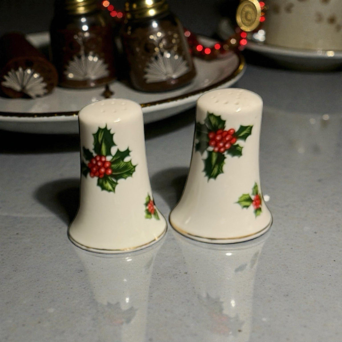 Lefton Holly 7955 Salt & Pepper Shakers Japan Vintage Christmas 2 1/2”