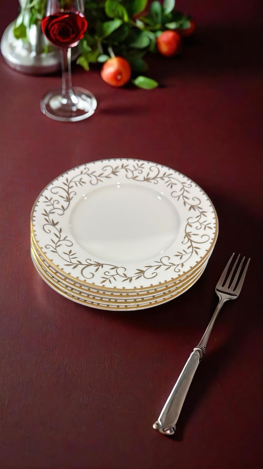Crate & Barrel Elyse Buffet Salad Luncheon Plates Set of 4 Gold Vine Scroll
