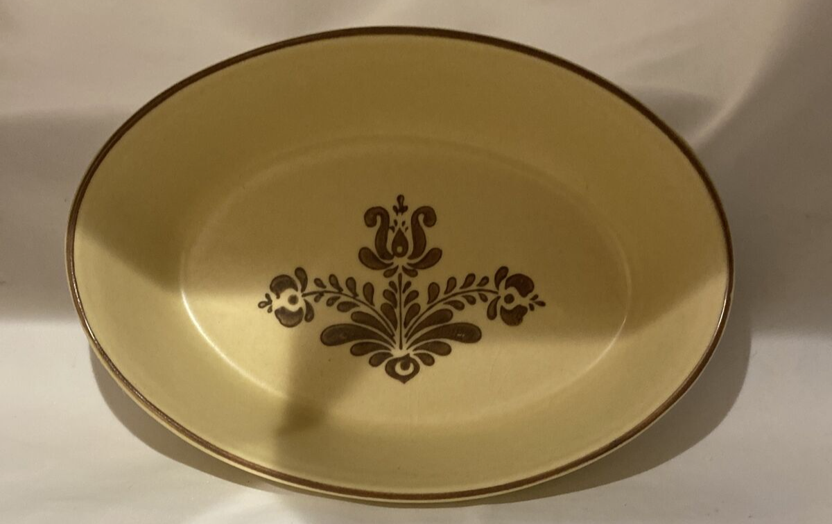 Pfaltzgraff Village  Oval Baker Casserole Dish #240 Brown Stoneware 7 3/4"L