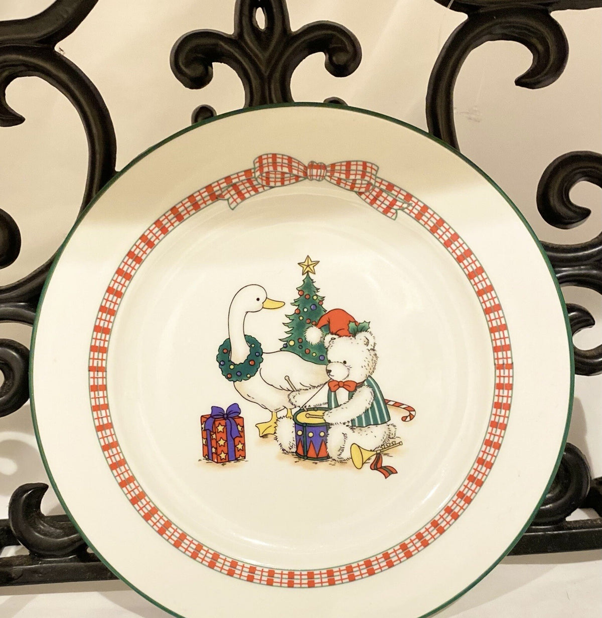 Vintage Holiday Memories Anchor Dinnerware 7-Salad Plates Christmas Bear