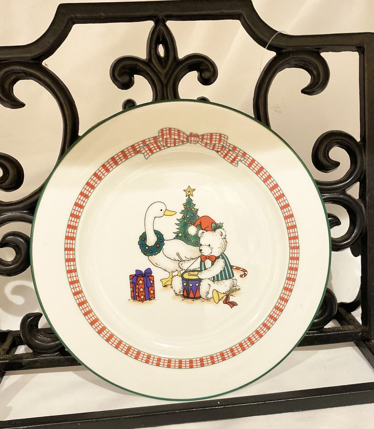 Vintage Holiday Memories Anchor Dinnerware 7-Salad Plates Christmas Bear