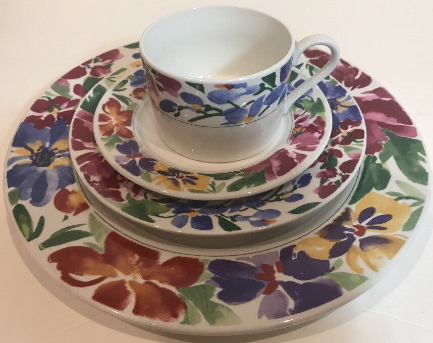 Vintage Gibson SENTIMENT 4 Piece Place Setting White Floral Dinnerware For 4