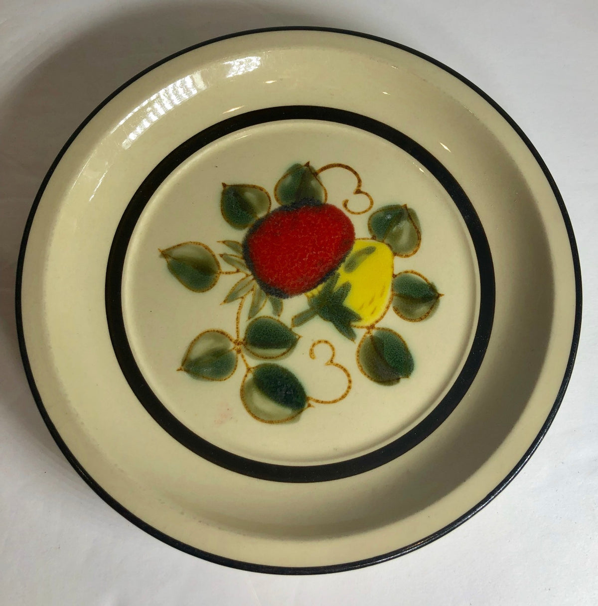 Vintage Strawberries 4 Salad/Dessert Plates Japan Sears Freezer to Oven 4112