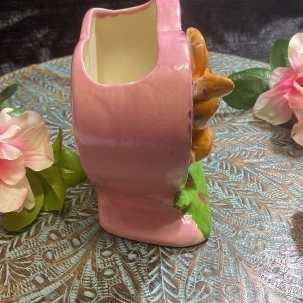 Hand Painted Flower Floral Vase 3D Bunny Holding Red Heart # 6322