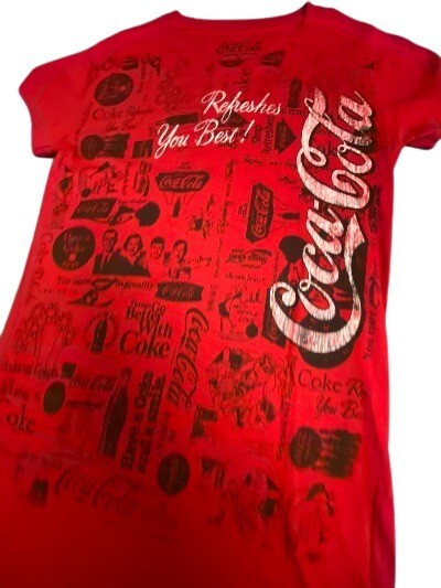 Coca Cola T-Shirt Refreshes you Best-Crew Neck Red White Black Short Sleeves MD.