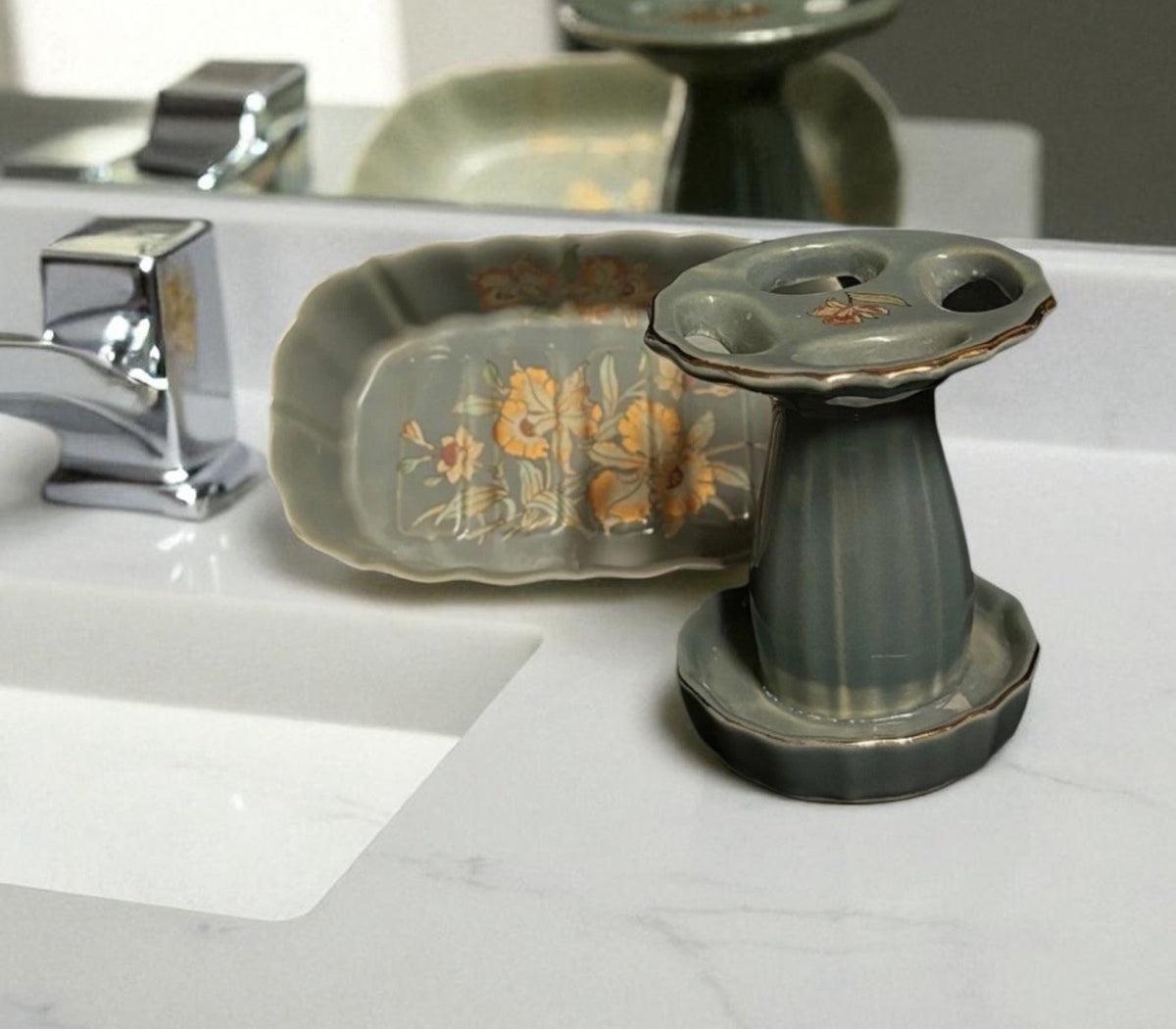 IMPERIAL JAPAN 2 Piece Soap Tray Toothbrush Holder Ceramic Floral Gold Accent