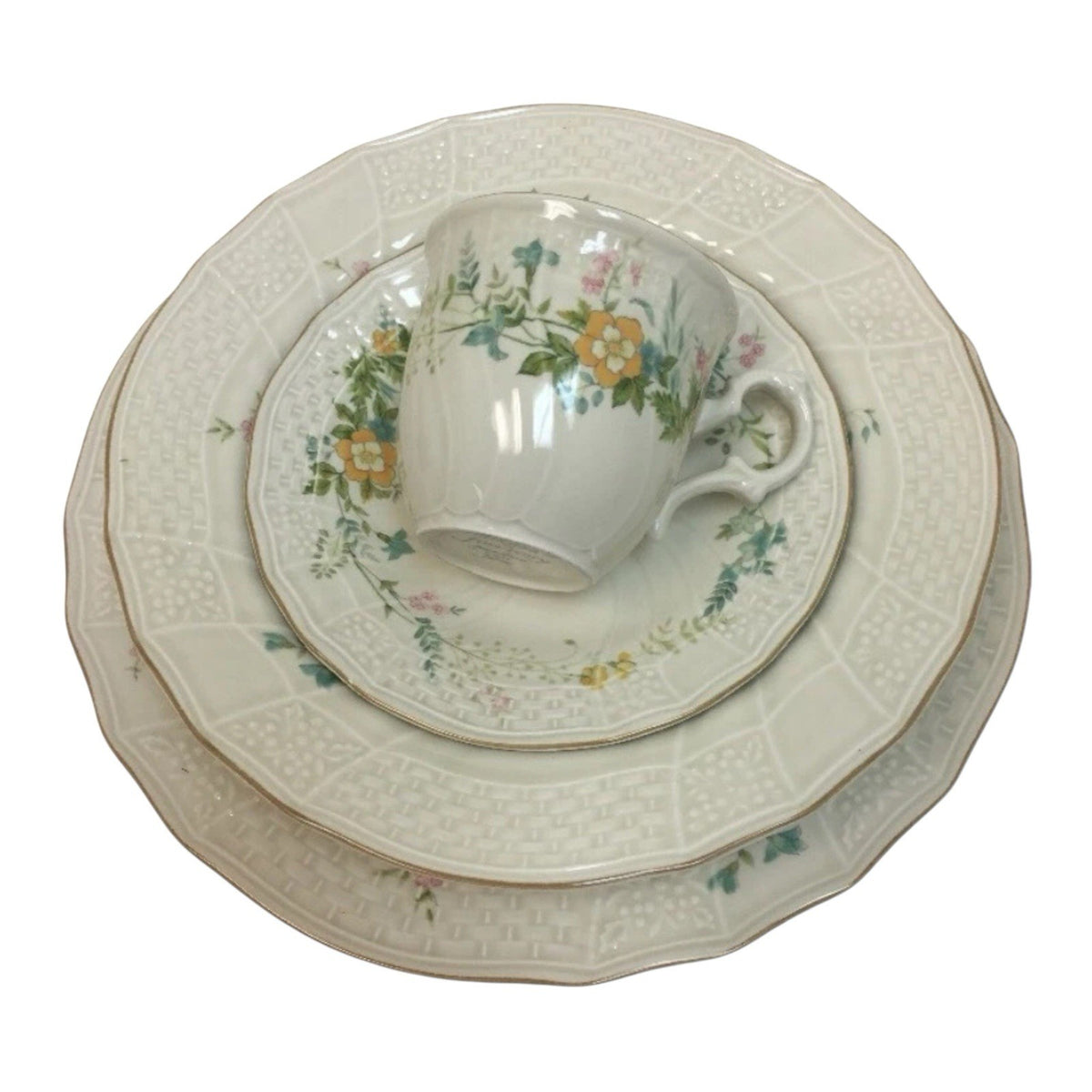 Mikasa Greensboro Ivory D1053 15-Pc Dinnerware Set – 3 Place Settings