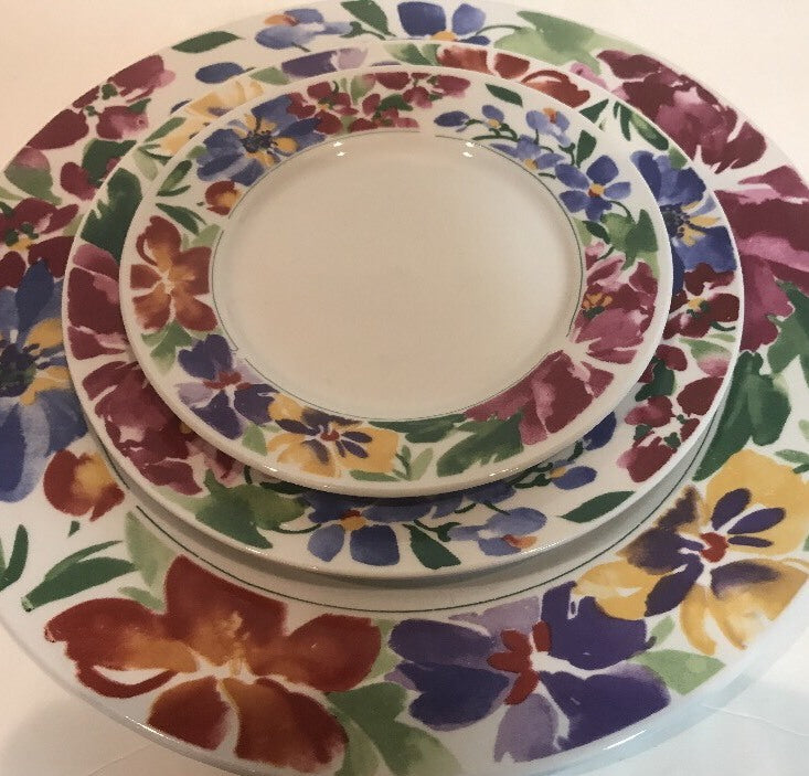 Vintage Gibson SENTIMENT 4 Piece Place Setting White Floral Dinnerware For 4