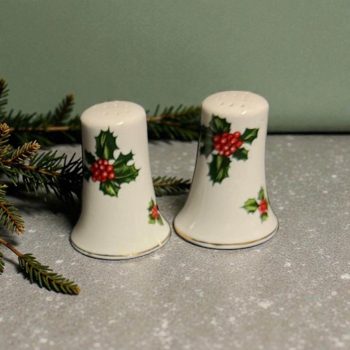 Lefton Holly 7955 Salt & Pepper Shakers Japan Vintage Christmas 2 1/2”