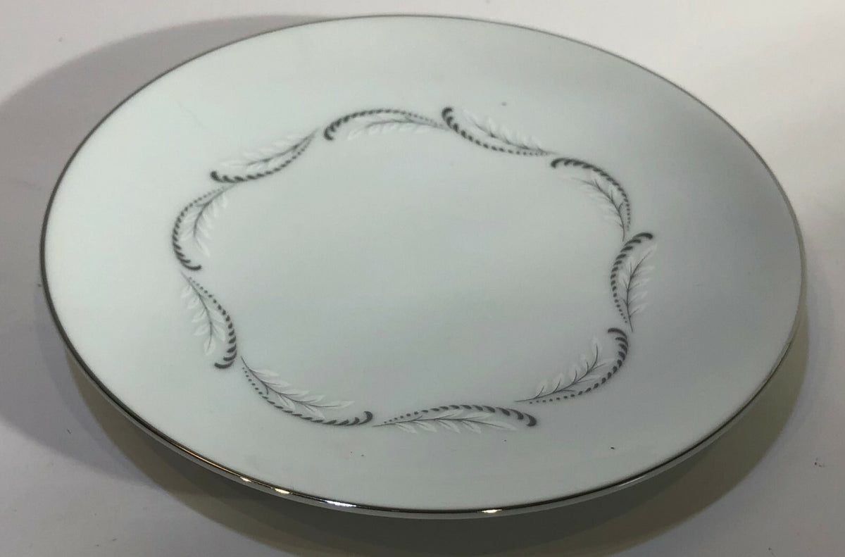 Mikasa ODETTE Fine China Dinnerware Collection Japan 5718