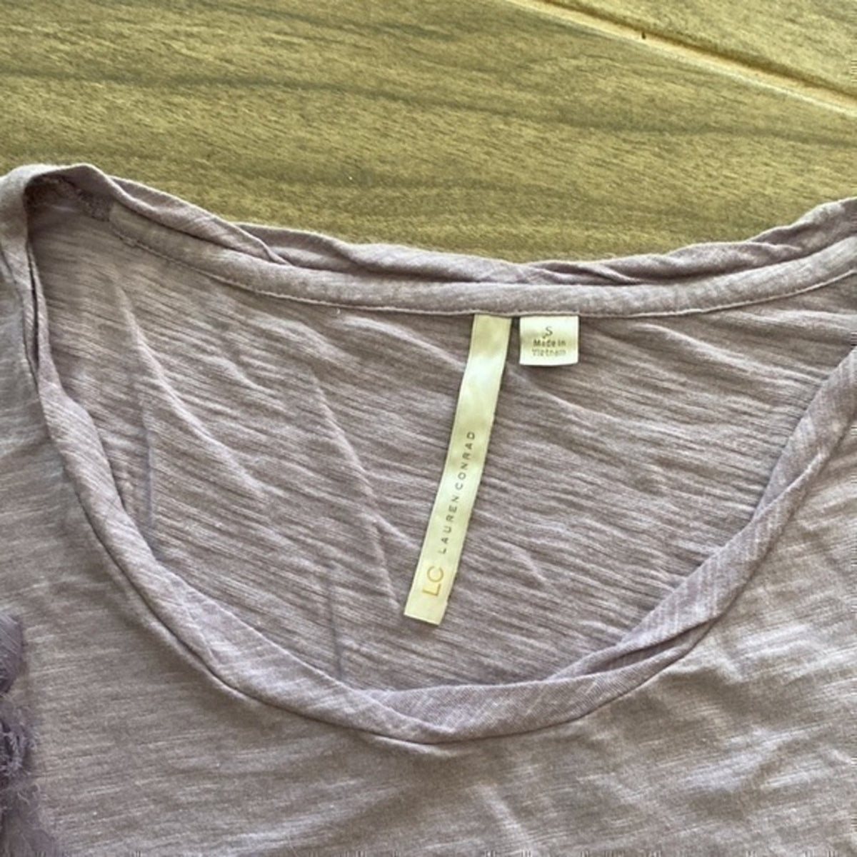 Lauren Conrad LC Raised Flowers & Bead Embellished Top T-Shirt Small Cap Sleeves