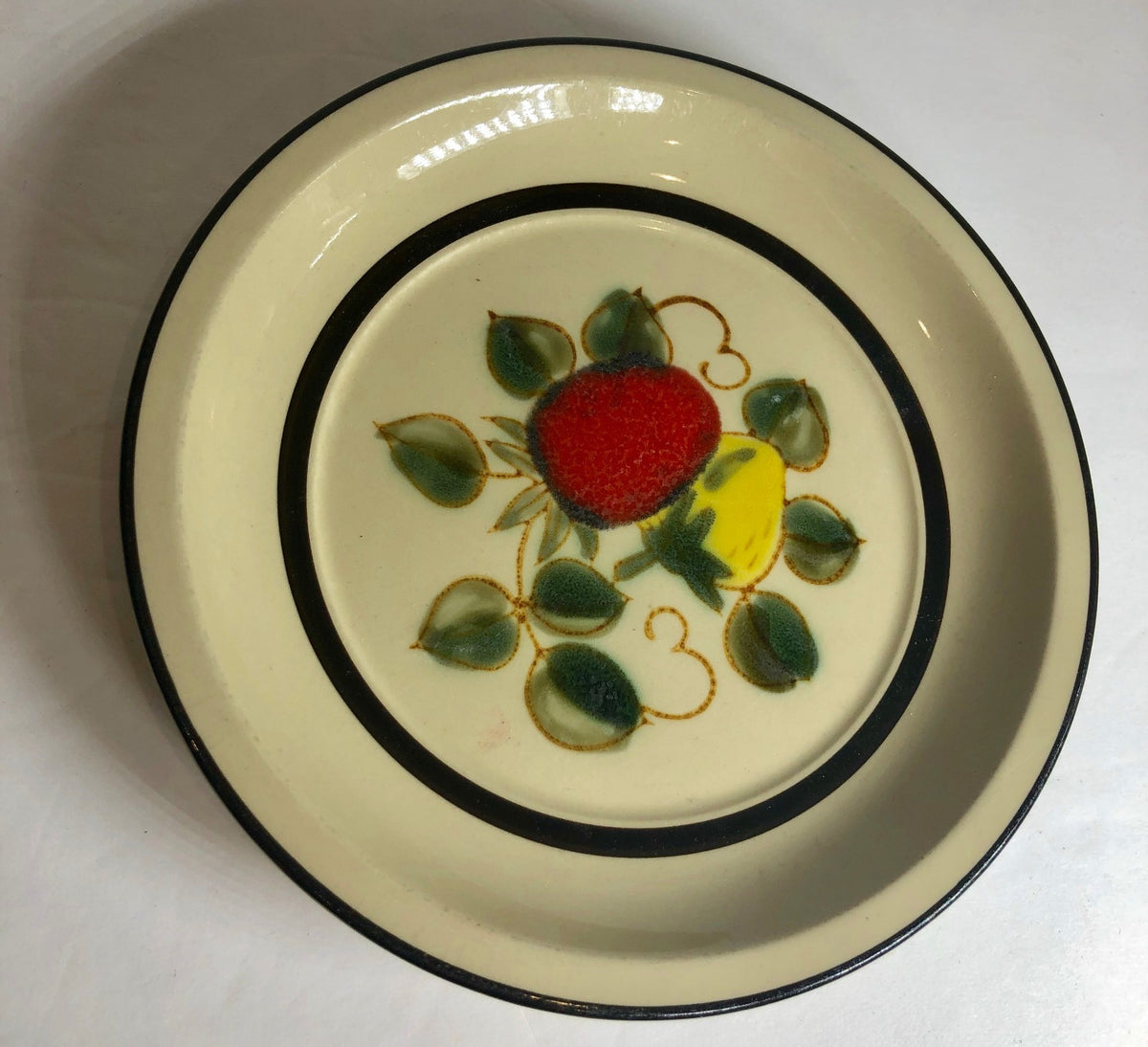 Vintage Strawberries 4 Salad/Dessert Plates Japan Sears Freezer to Oven 4112