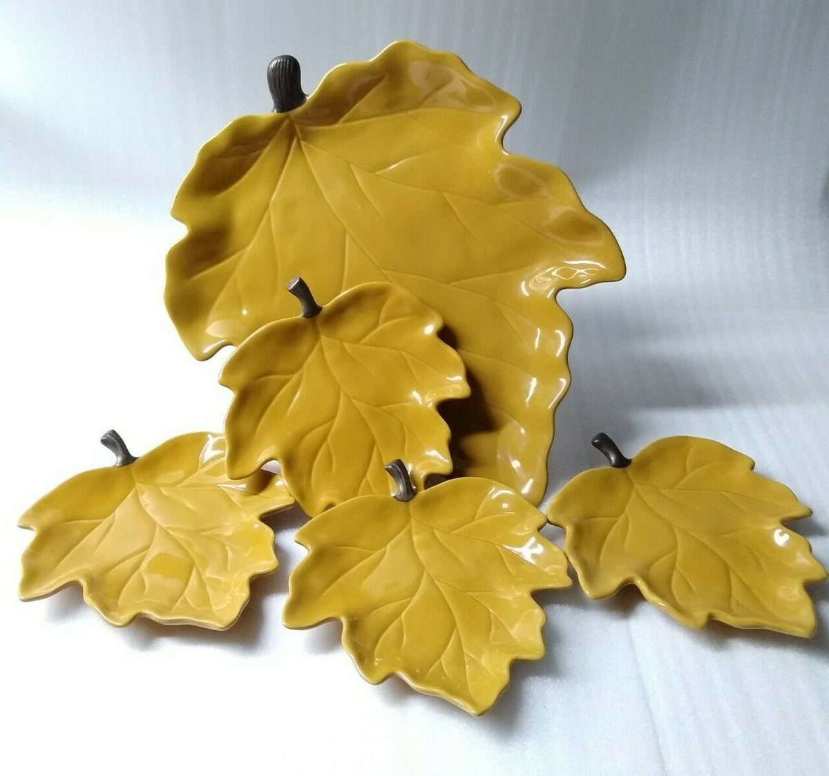 CHRIS MADDEN 4-Plates 1-Serving Platter Harvest Leaf Shaped JCP Home Autumn Set