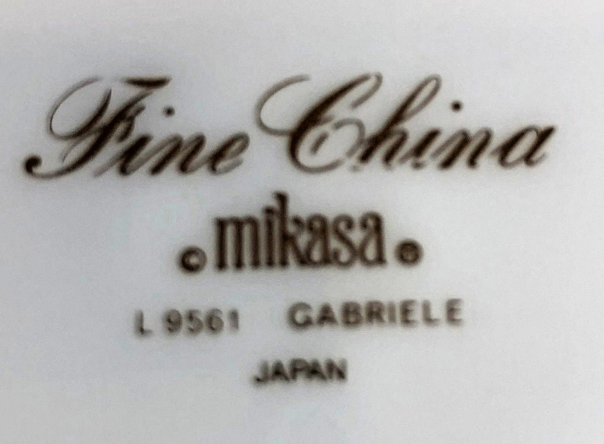 Mikasa GABRIELE Fine China Japan L9561 Iris Flower Gold Trim White Dinnerware