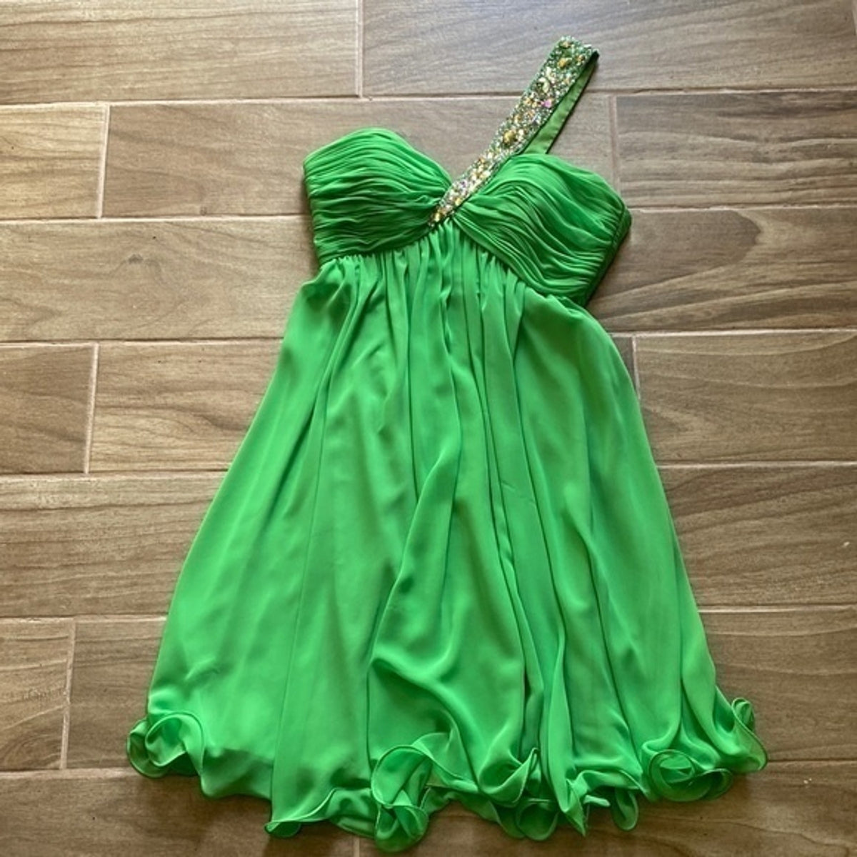 Tony Bowls Mon Cheri Bridals Beads Sequins Sz. 4 Mini Dress Lime Green