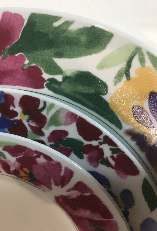 Vintage Gibson SENTIMENT 4 Piece Place Setting White Floral Dinnerware For 4