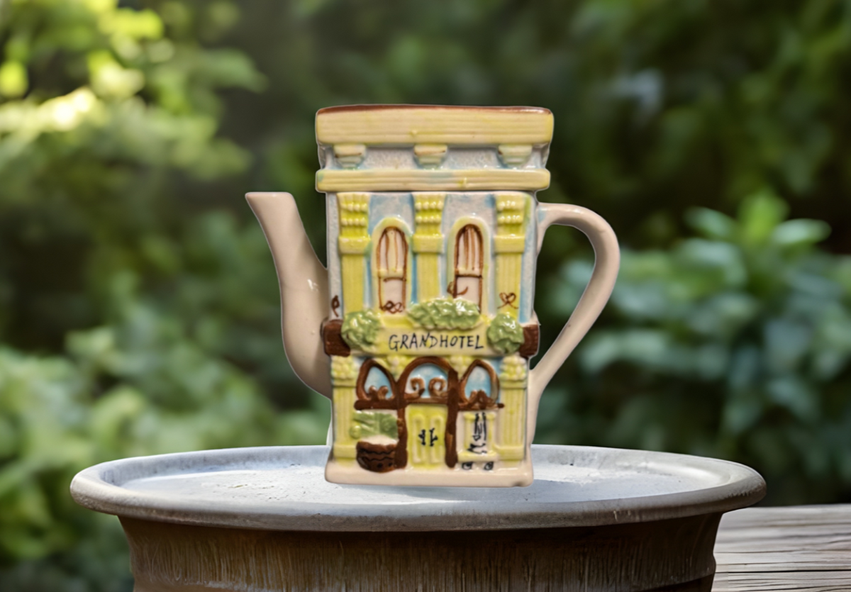 Twinning Ceylon Grand Hotel Teapot 6.5” Ceramic Coffee Tea Pot Multicolor Decor