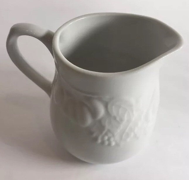 Fruit de Blanc Tabletops Unlimited 8 oz Creamer Embossed Fruit (1995)