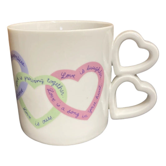 AVON Ceramic Coffee Mug Linked Hearts Sweet Sentiments Love Is Rainbows-Valentin