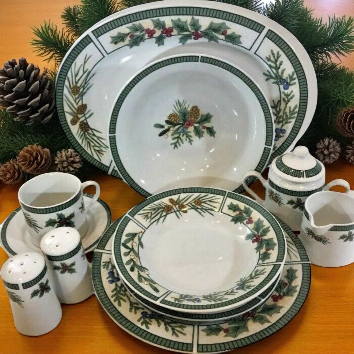 Fairfield Wintergreen 45 Piece Fine China Set Holiday Holly Pinecone Dinnerware