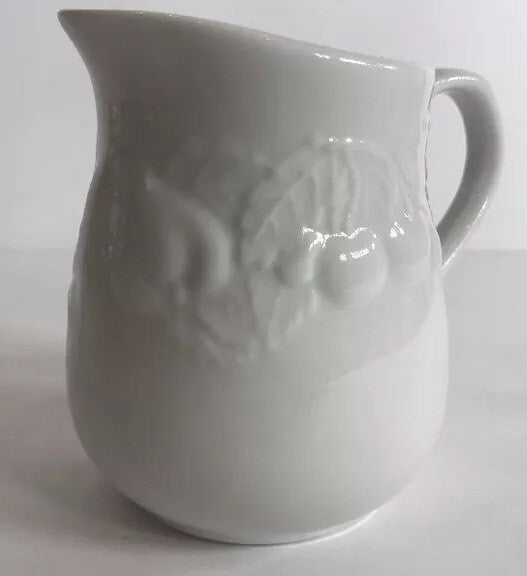 Fruit de Blanc Tabletops Unlimited 8 oz Creamer Embossed Fruit (1995)