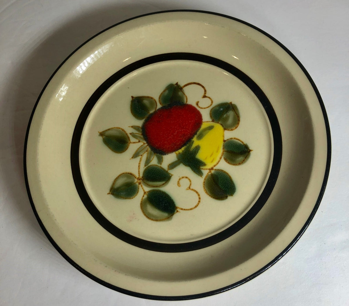 Vintage Strawberries 4 Salad/Dessert Plates Japan Sears Freezer to Oven 4112