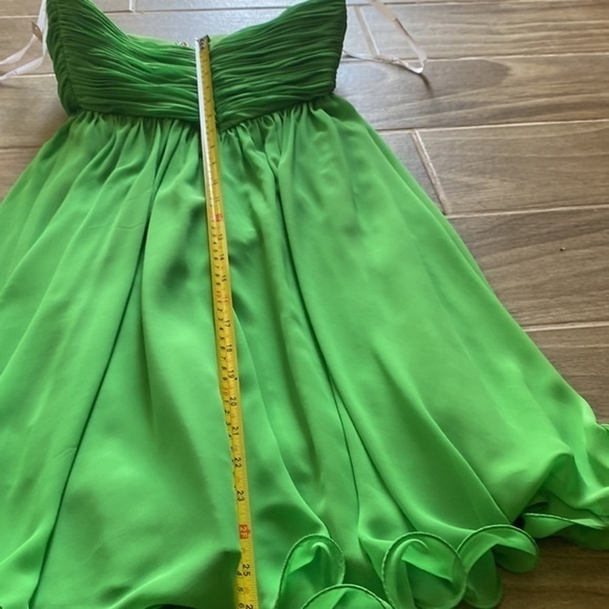 Tony Bowls Mon Cheri Bridals Beads Sequins Sz. 4 Mini Dress Lime Green