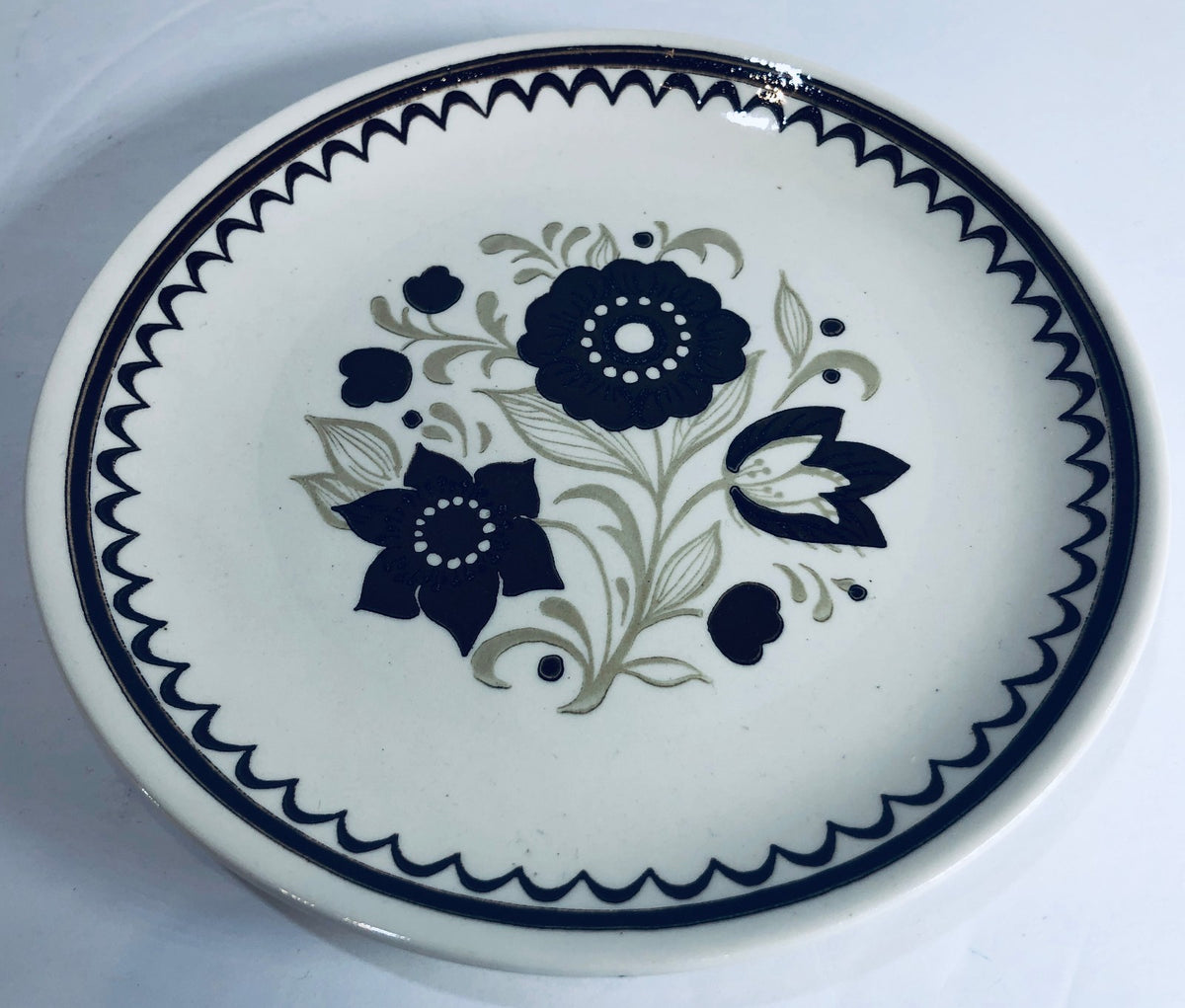Vintage Jeannette Royal China NUTMEG Ironstone Dinnerware Ovenproof USA Floral
