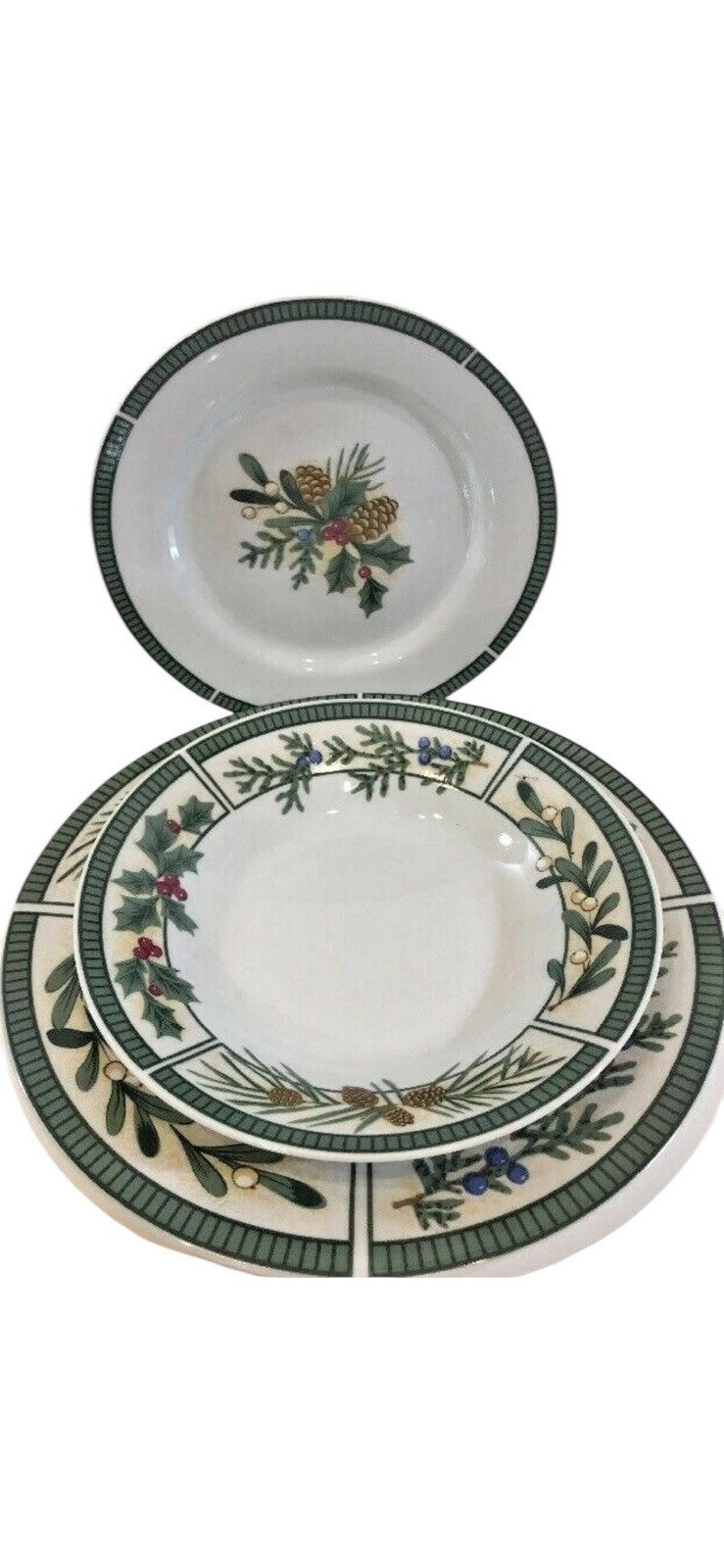 Fairfield Wintergreen 45 Piece Fine China Set Holiday Holly Pinecone Dinnerware