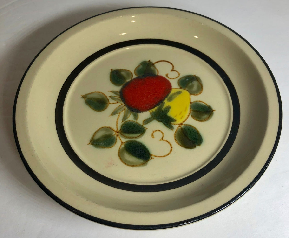 Vintage Strawberries 4 Salad/Dessert Plates Japan Sears Freezer to Oven 4112