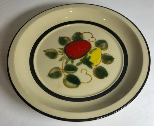Vintage Strawberries 4 Salad/Dessert Plates Japan Sears Freezer to Oven 4112