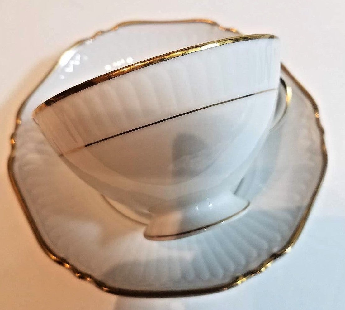 Mikasa Classic CORONATION SHAPE 20 Piece Fine China Jyoto Japan Service For 4