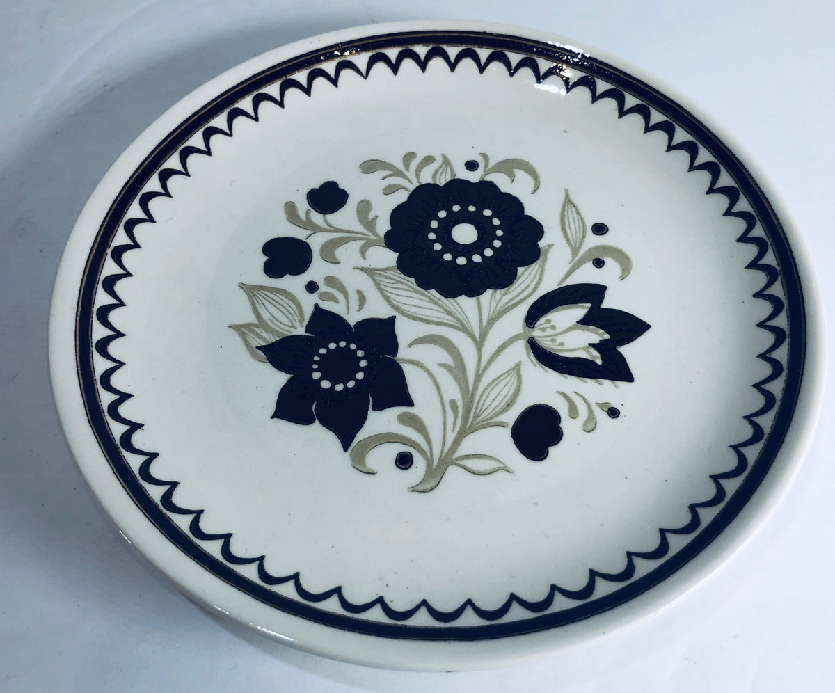 Vintage Jeannette Royal China NUTMEG Ironstone Dinnerware Ovenproof USA Floral