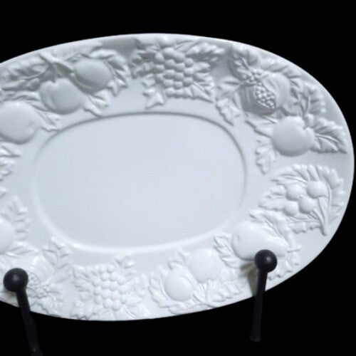 Gibson Designs GRACIOUS GATHERING Gravy Boat & Underplate 7 ¾”D White Embossed