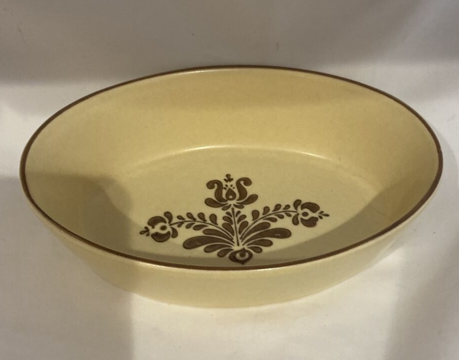 Pfaltzgraff Village  Oval Baker Casserole Dish #240 Brown Stoneware 7 3/4"L