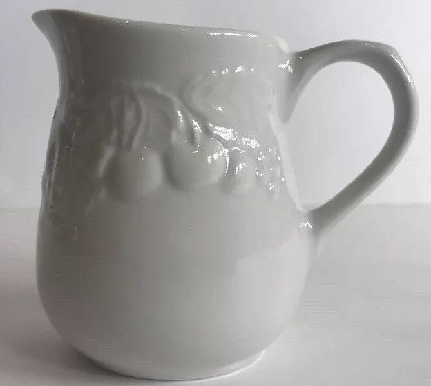 Fruit de Blanc Tabletops Unlimited 8 oz Creamer Embossed Fruit (1995)