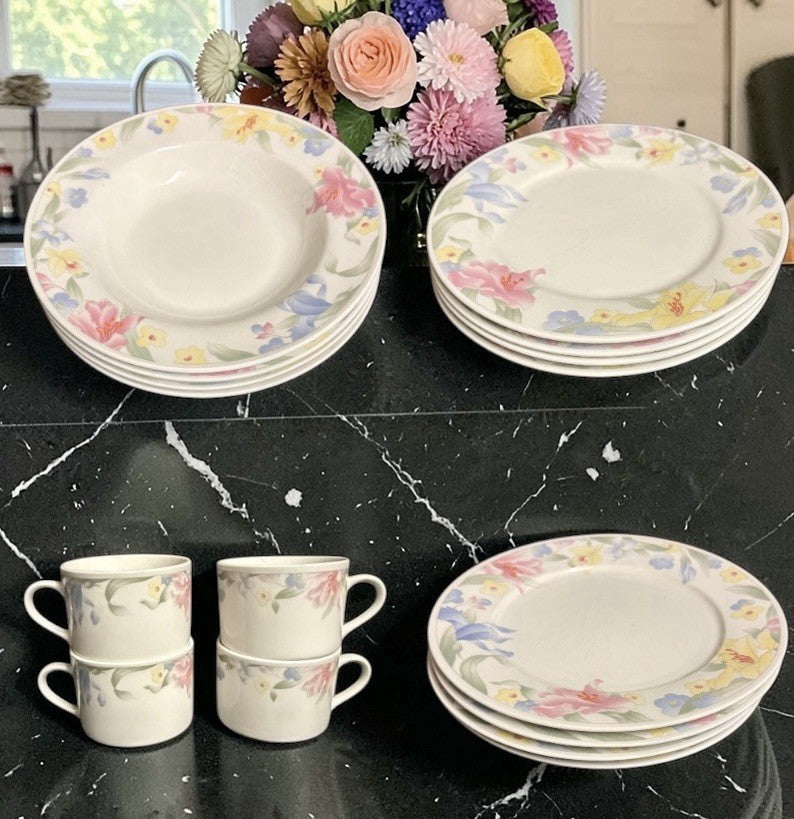 Lynns Fine China Julie  16 Pc Set Service for 4 Floral Plates Bowls Cups Vintage